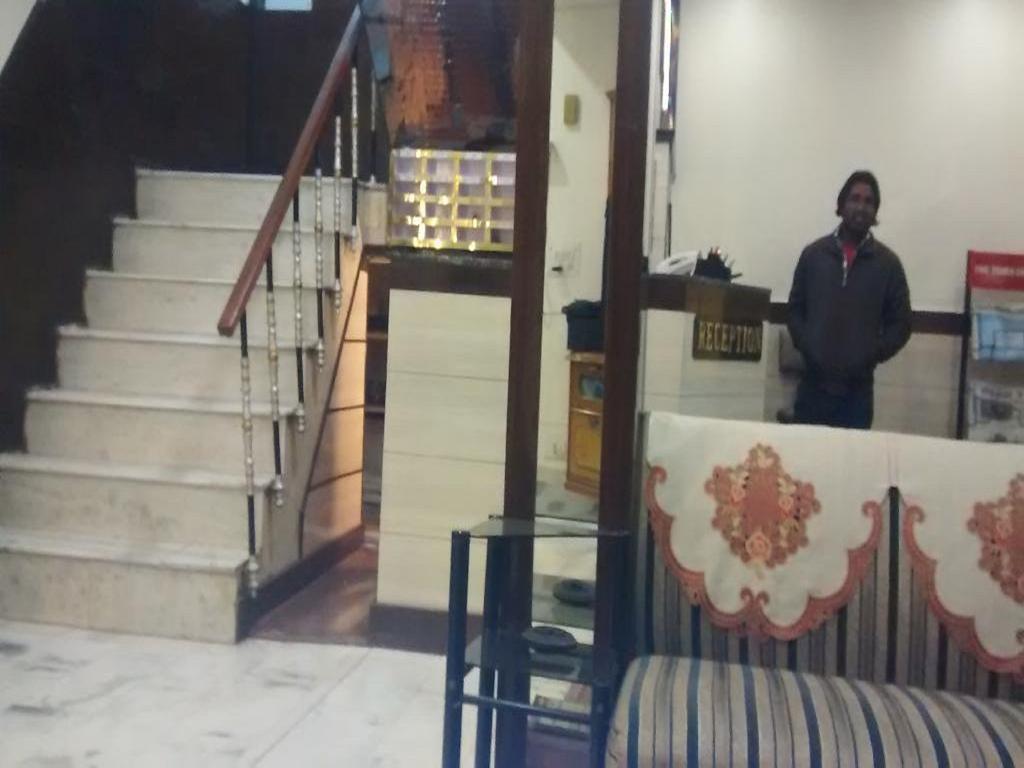 Hotel Woodland Deluxe New Delhi Bagian luar foto