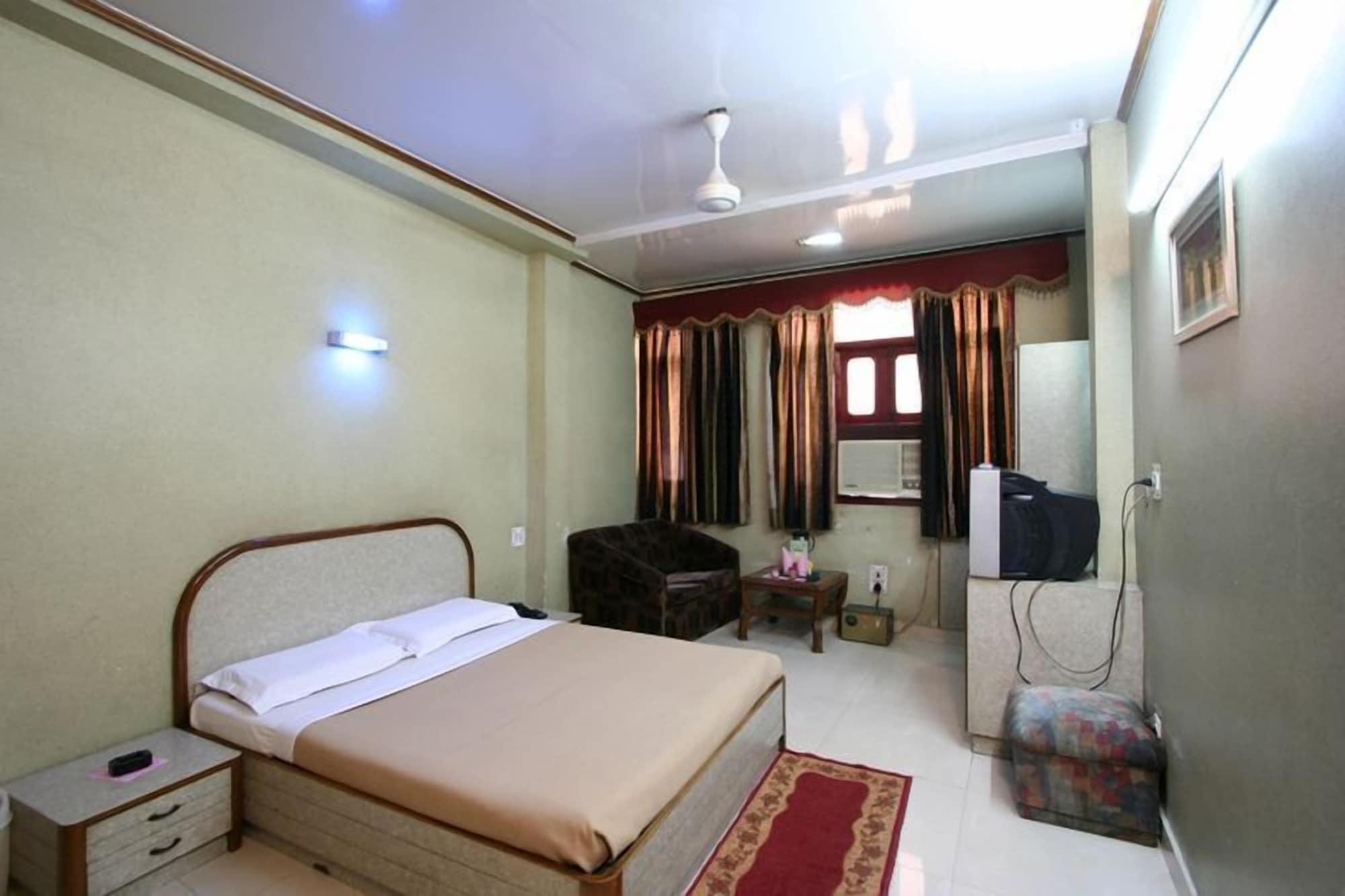 Hotel Woodland Deluxe New Delhi Bagian luar foto