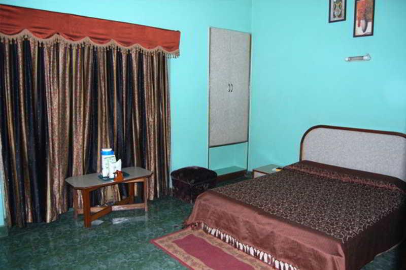 Hotel Woodland Deluxe New Delhi Bagian luar foto
