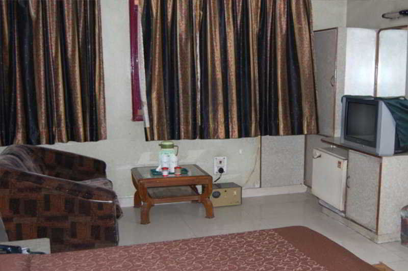 Hotel Woodland Deluxe New Delhi Bagian luar foto