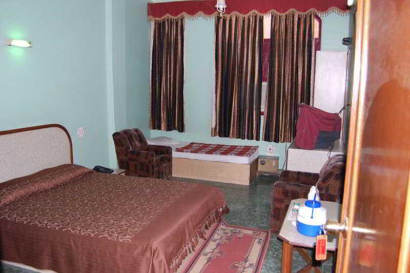 Hotel Woodland Deluxe New Delhi Bagian luar foto