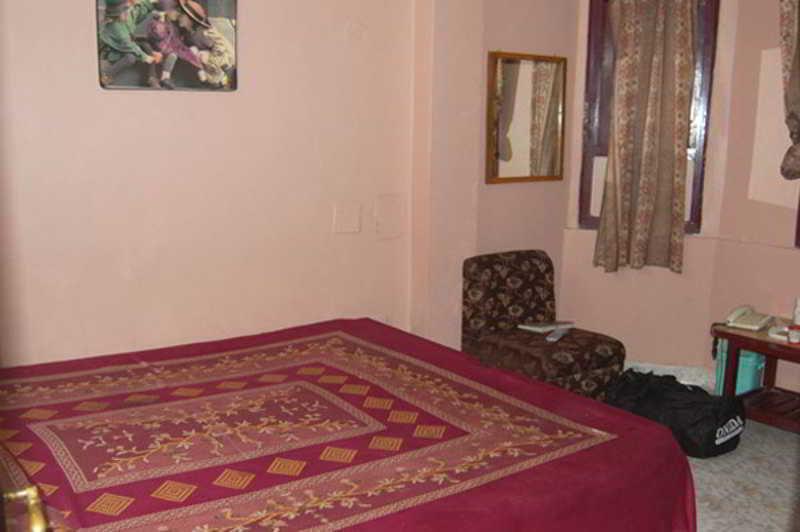Hotel Woodland Deluxe New Delhi Bagian luar foto