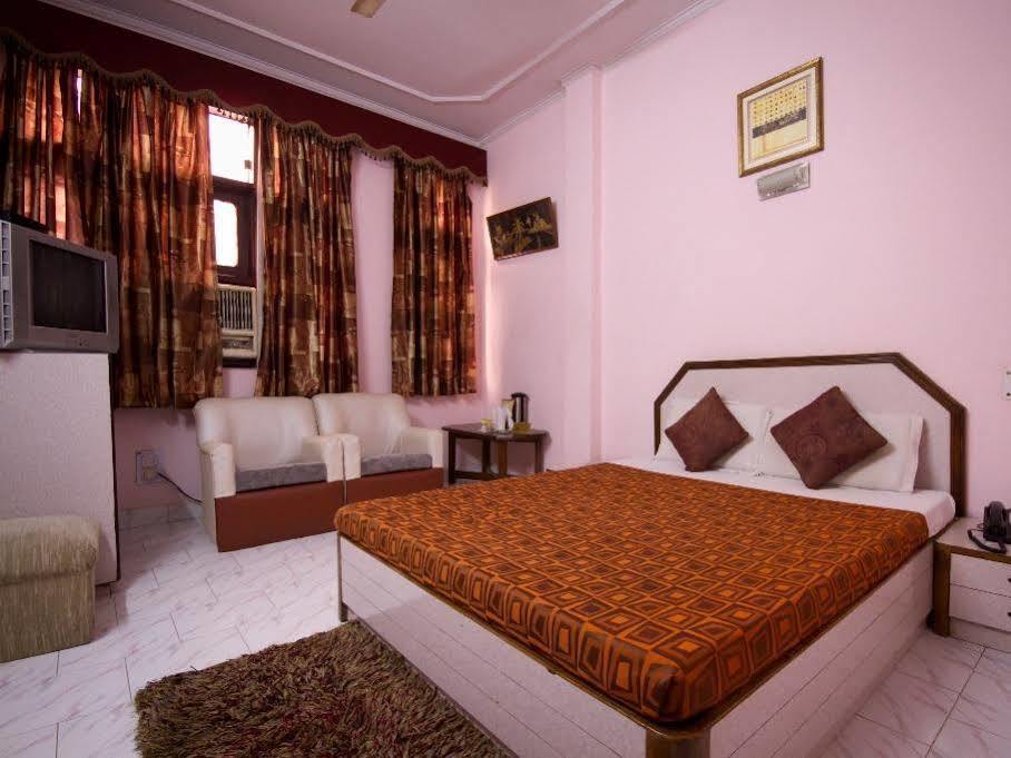 Hotel Woodland Deluxe New Delhi Bagian luar foto