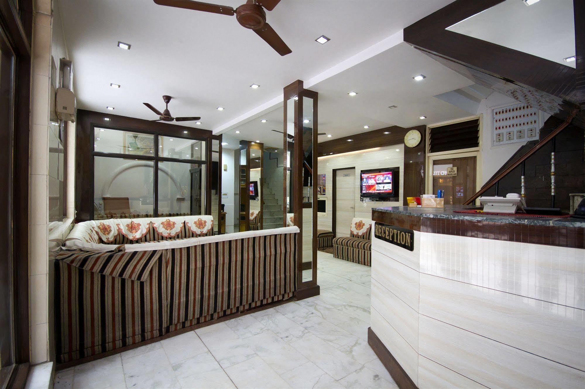 Hotel Woodland Deluxe New Delhi Bagian luar foto